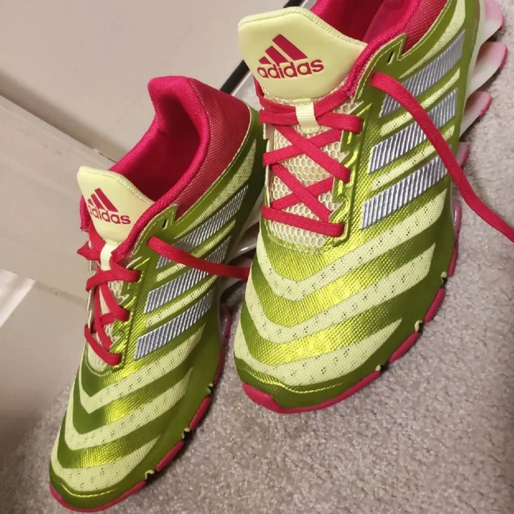 Spring blade ignite running 9 ladies Adidas neon yellow hot pink